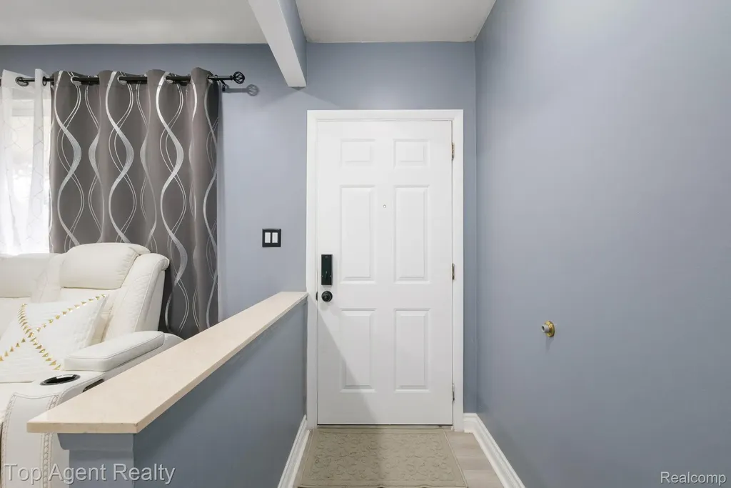 33437 Somerset Drive Sterling Heights City MI 48312