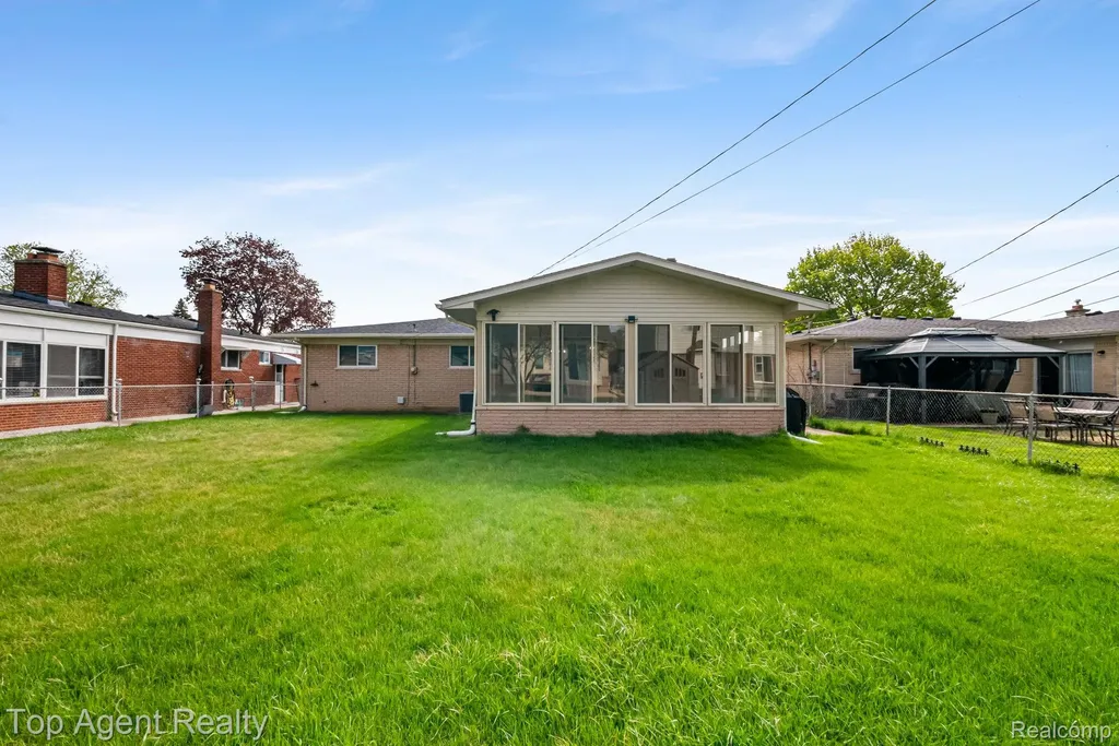 33437 Somerset Drive Sterling Heights City MI 48312