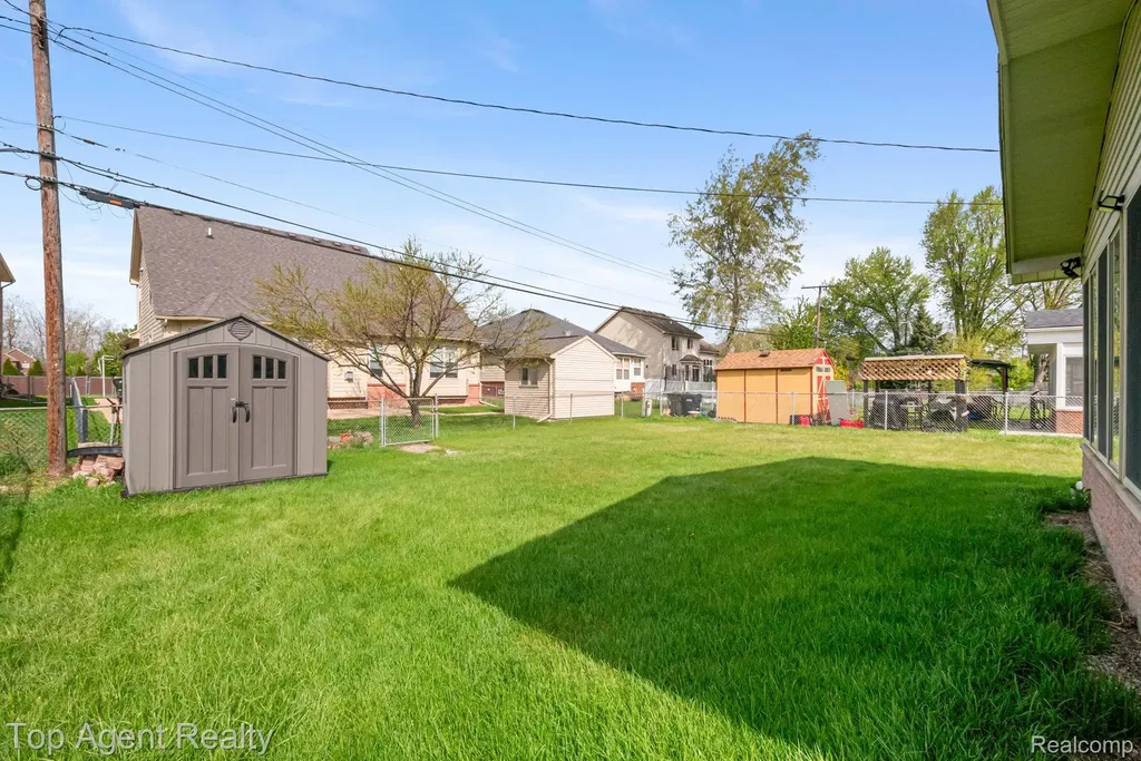33437 Somerset Drive Sterling Heights City MI 48312