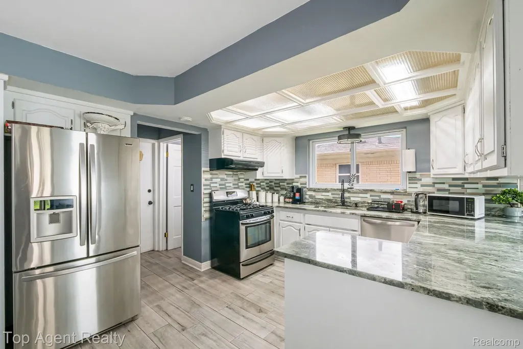 33437 Somerset Drive Sterling Heights City MI 48312