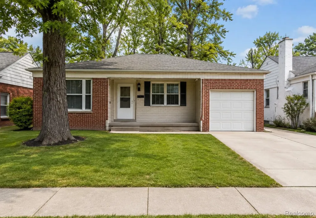 20882 Hawthorne Street Harper Woods City MI 48225