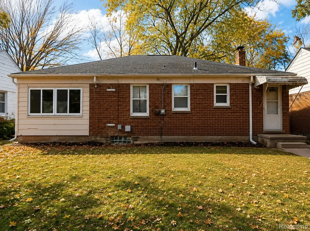 20882 Hawthorne Street Harper Woods City MI 48225