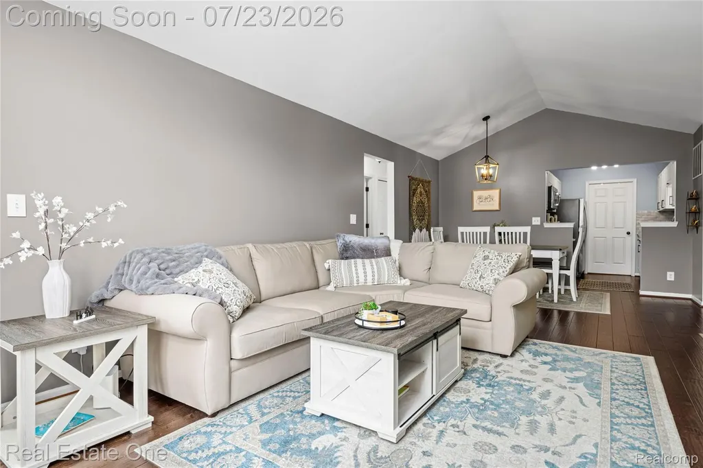 3570 Tremonte Circle S Oakland Charter Township MI 48306