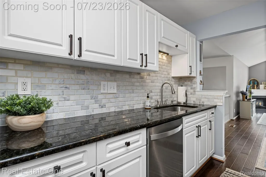 3570 Tremonte Circle S Oakland Charter Township MI 48306