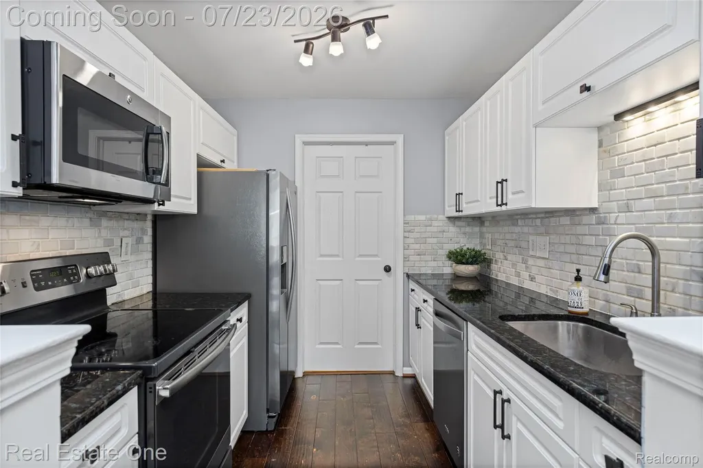 3570 Tremonte Circle S Oakland Charter Township MI 48306