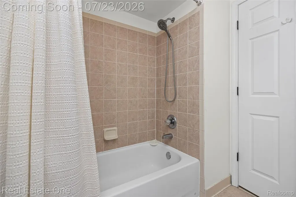 3570 Tremonte Circle S Oakland Charter Township MI 48306