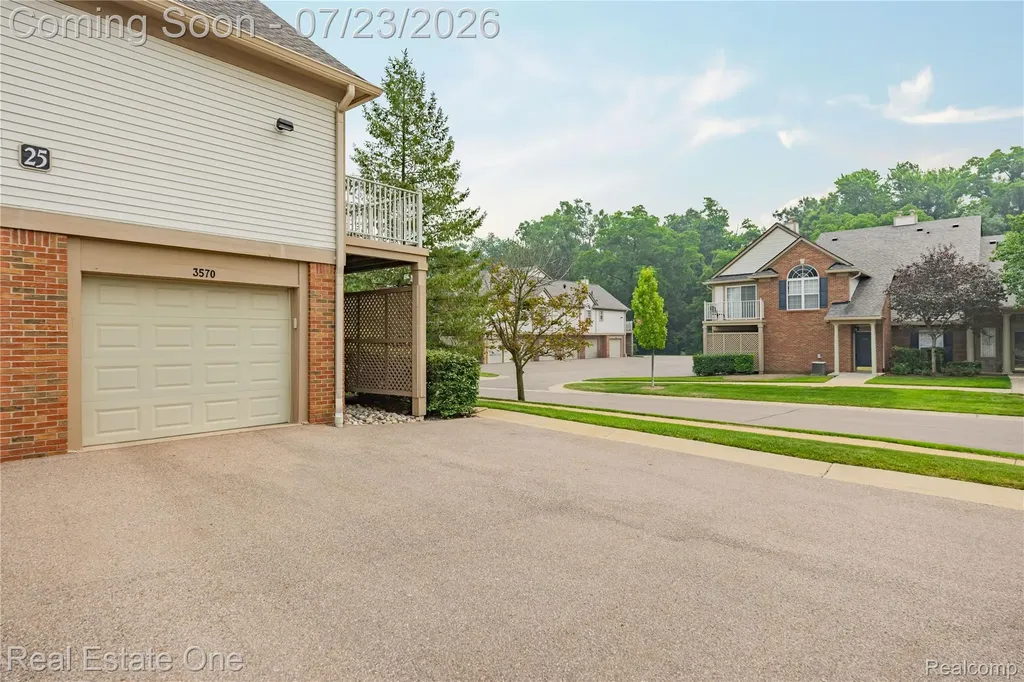 3570 Tremonte Circle S Oakland Charter Township MI 48306