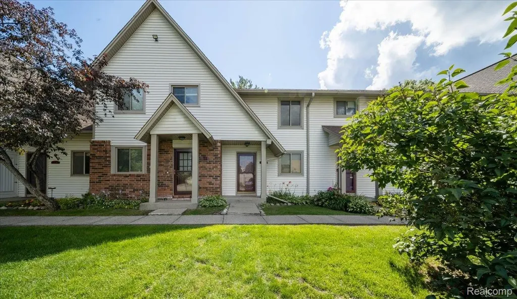 7310 Bluewater Drive Springfield Charter Township MI 48348