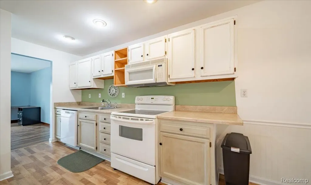 7310 Bluewater Drive Springfield Charter Township MI 48348