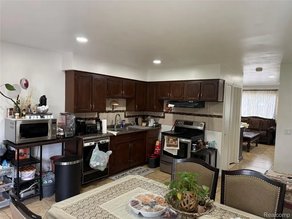 14804 El Dorado Terrace Warren City MI 48088