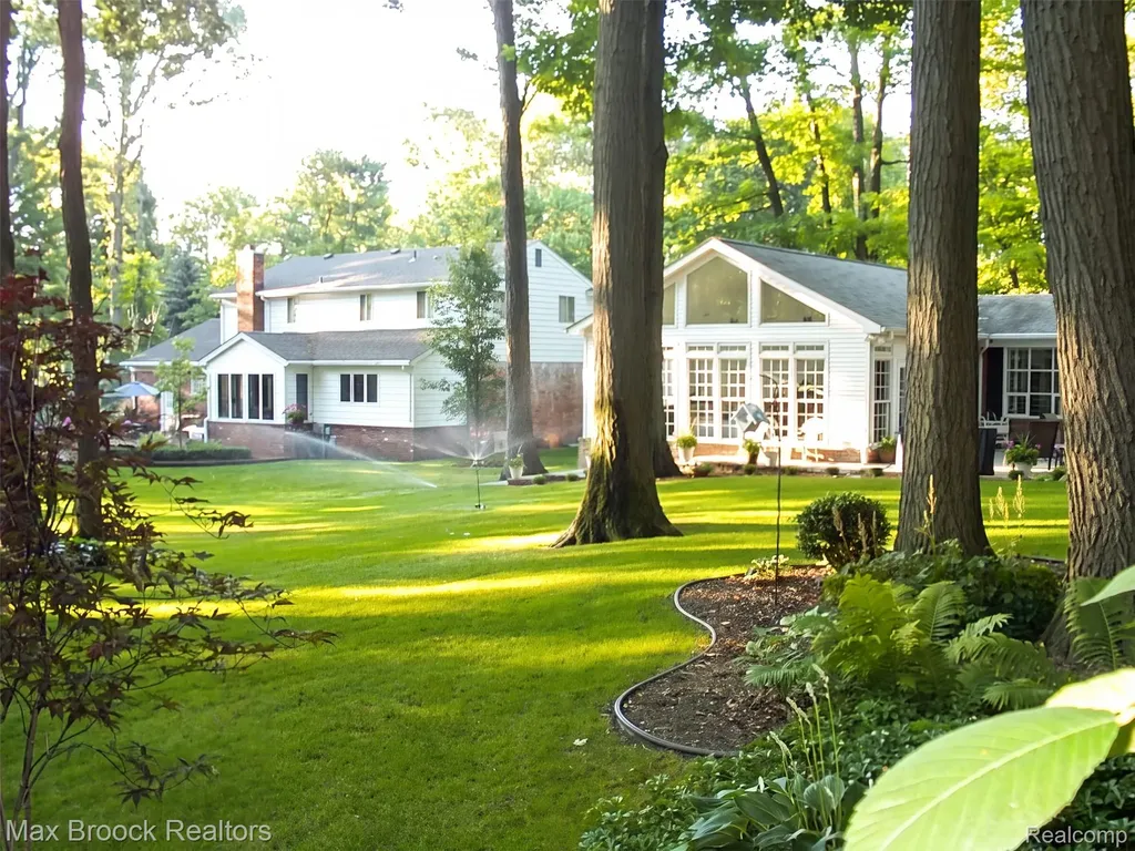 546 Kendry Avenue Bloomfield Hills City MI 48302