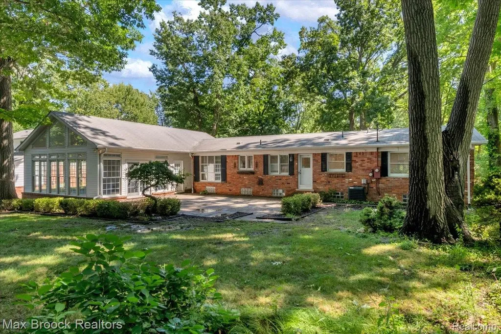 546 Kendry Avenue Bloomfield Hills City MI 48302