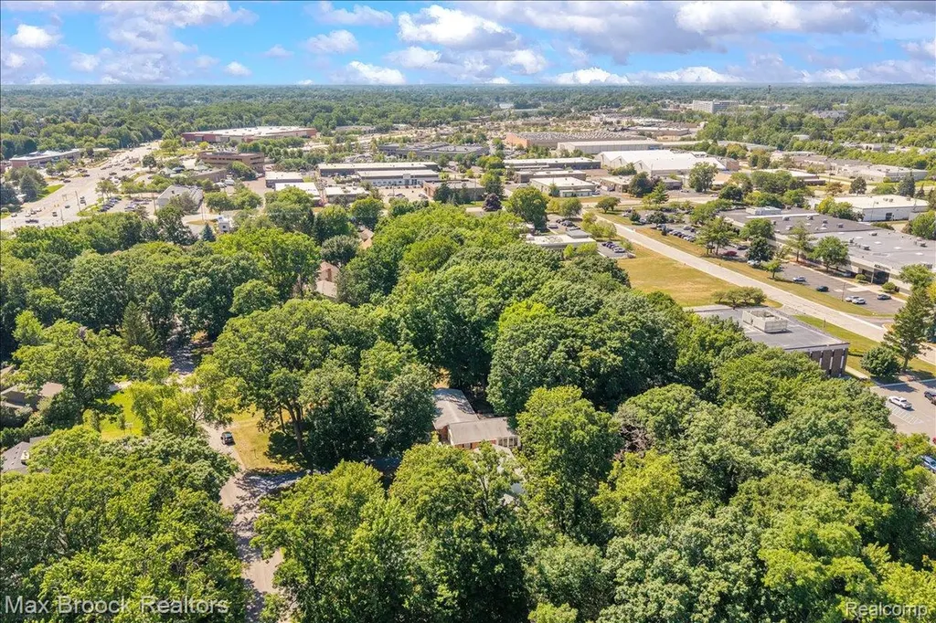 546 Kendry Avenue Bloomfield Hills City MI 48302