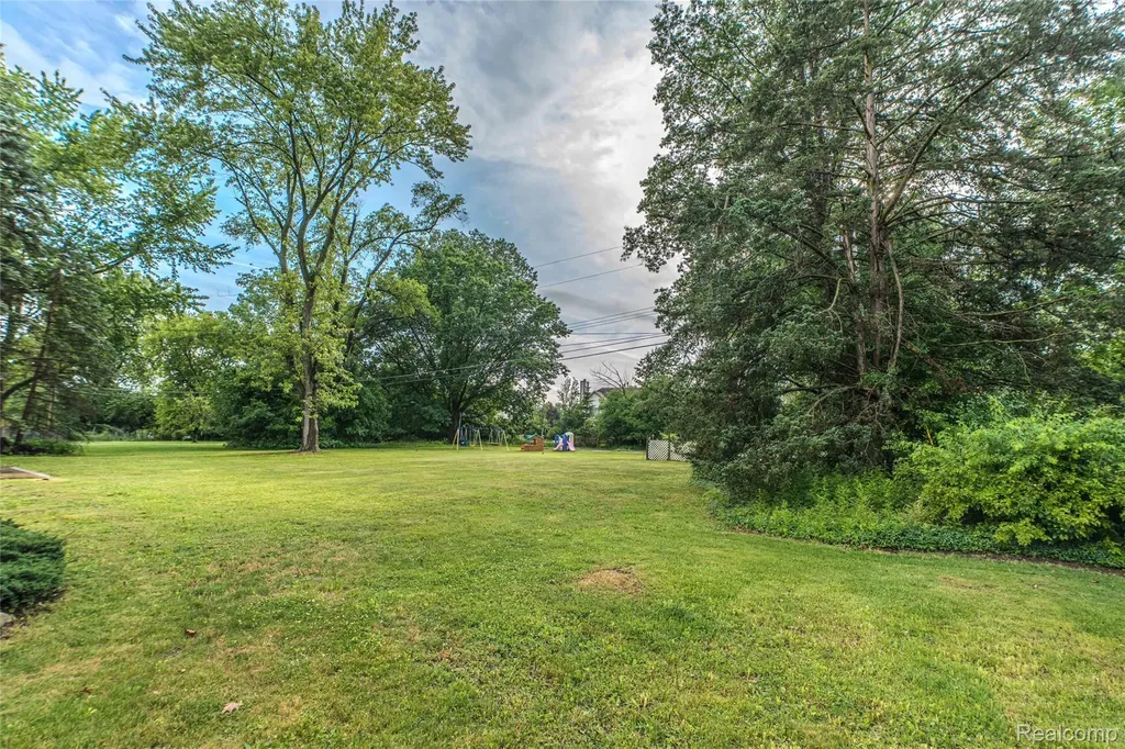 24567 Westmoreland Drive Farmington Hills City MI 48336