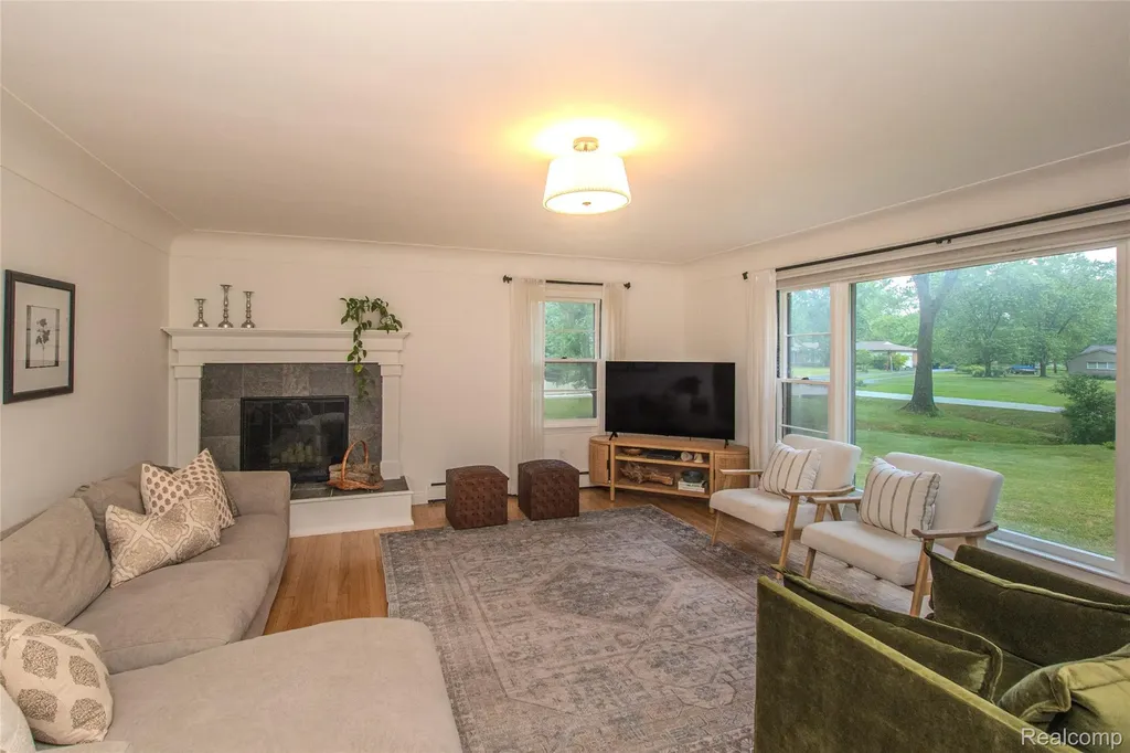 24567 Westmoreland Drive Farmington Hills City MI 48336