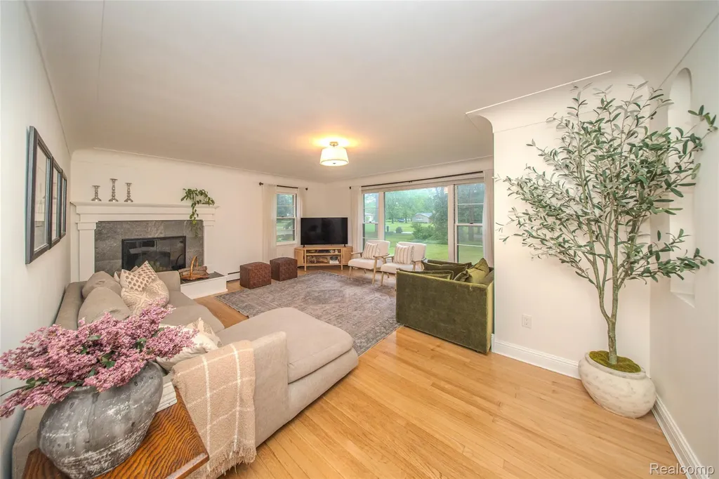 24567 Westmoreland Drive Farmington Hills City MI 48336