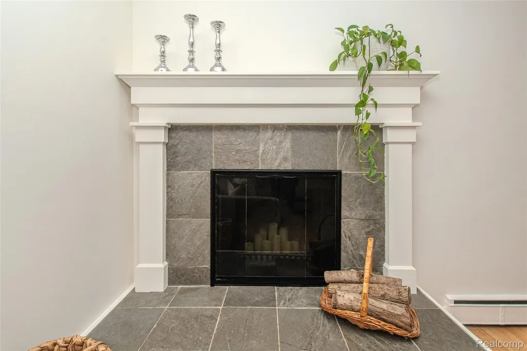 24567 Westmoreland Drive Farmington Hills City MI 48336