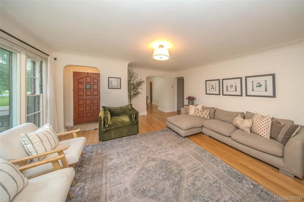 24567 Westmoreland Drive Farmington Hills City MI 48336