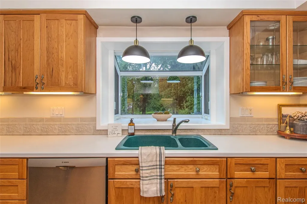 24567 Westmoreland Drive Farmington Hills City MI 48336