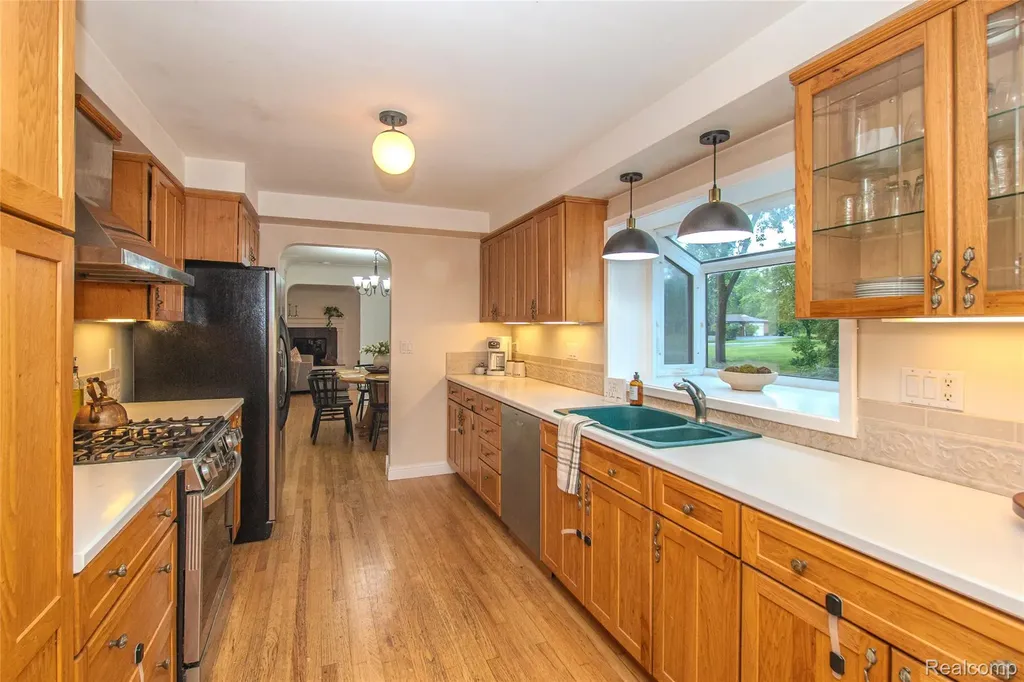 24567 Westmoreland Drive Farmington Hills City MI 48336