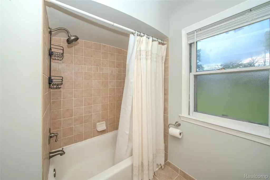 24567 Westmoreland Drive Farmington Hills City MI 48336