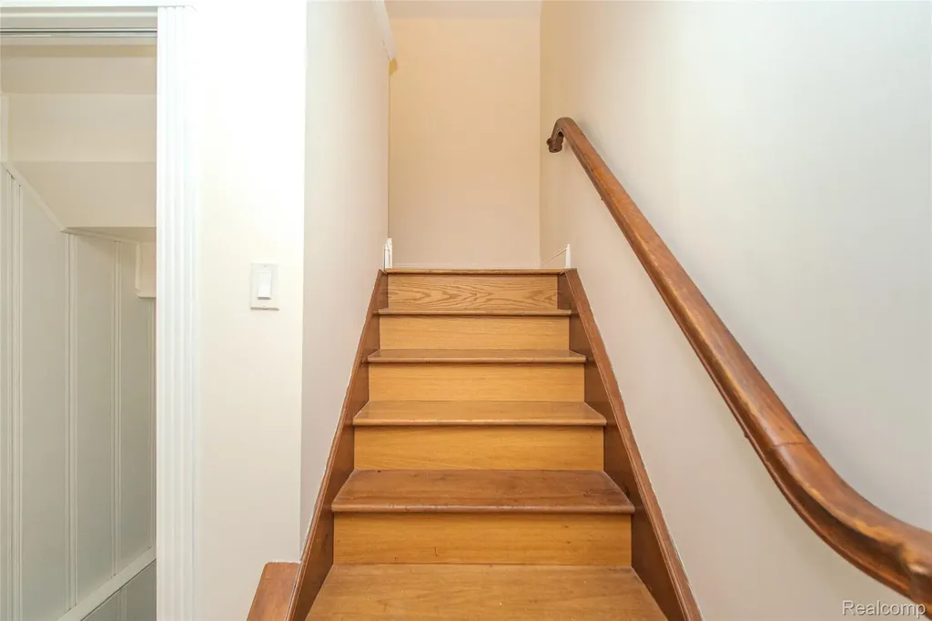 24567 Westmoreland Drive Farmington Hills City MI 48336