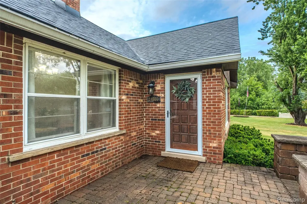 24567 Westmoreland Drive Farmington Hills City MI 48336
