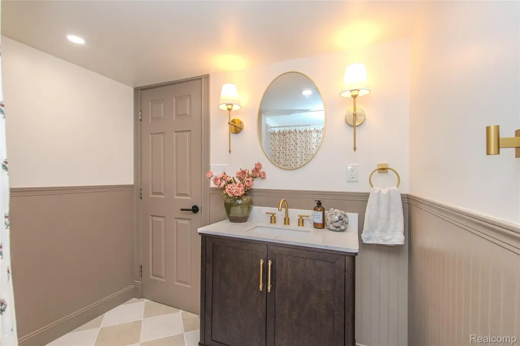 24567 Westmoreland Drive Farmington Hills City MI 48336