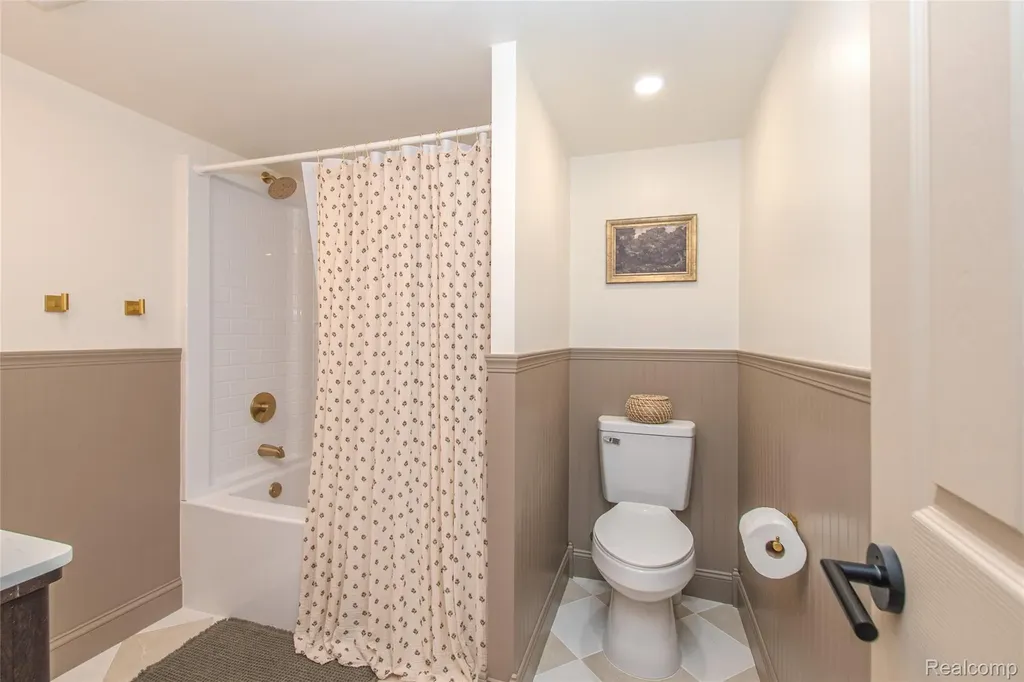 24567 Westmoreland Drive Farmington Hills City MI 48336