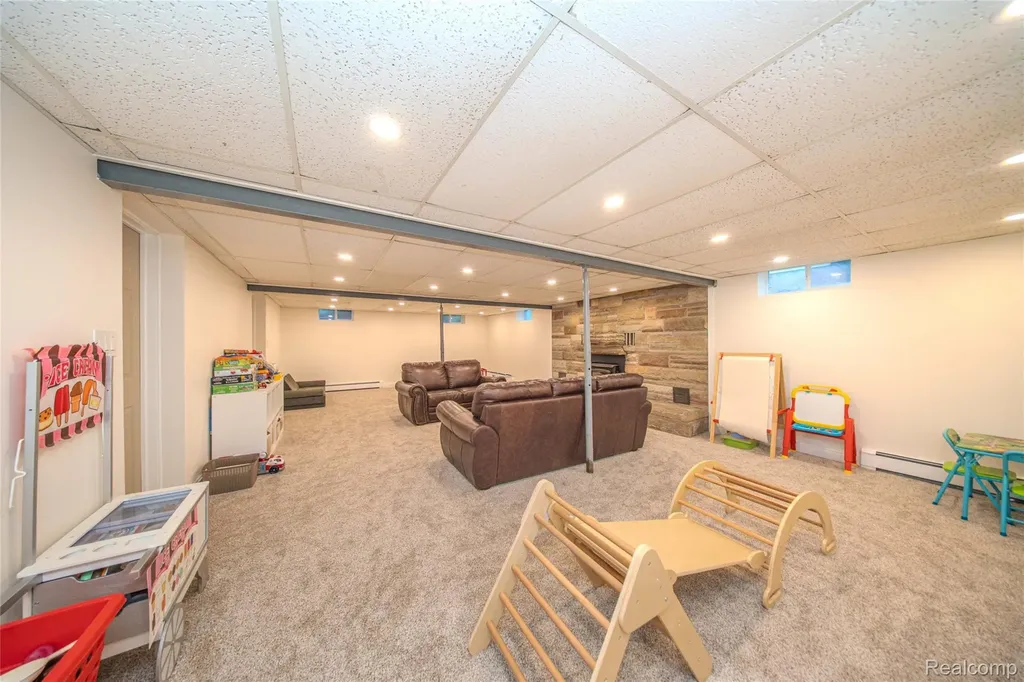 24567 Westmoreland Drive Farmington Hills City MI 48336