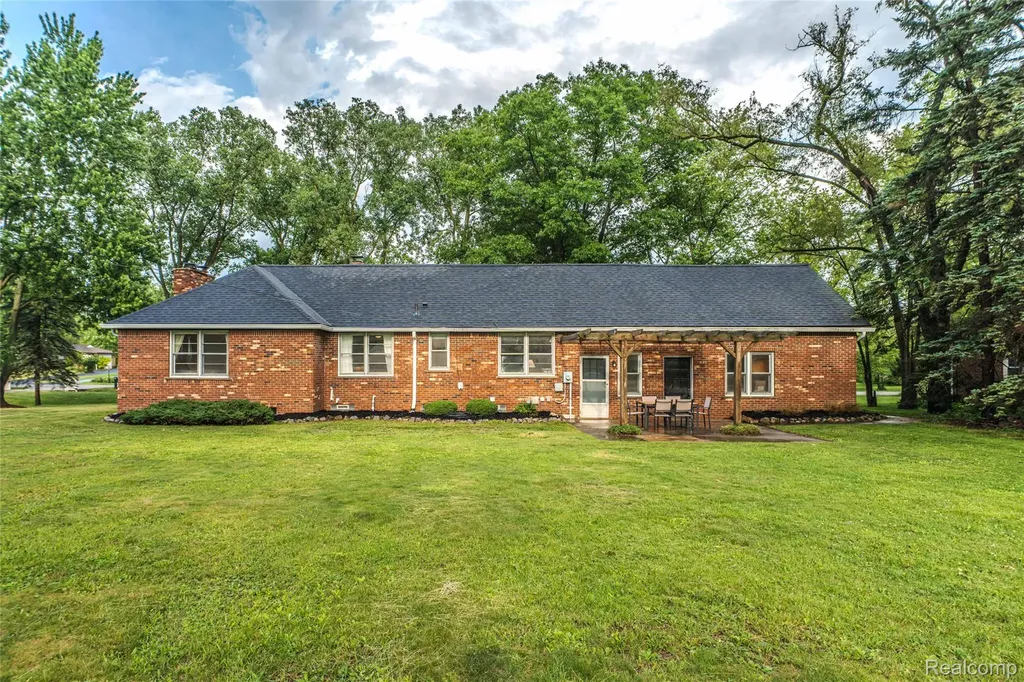 24567 Westmoreland Drive Farmington Hills City MI 48336
