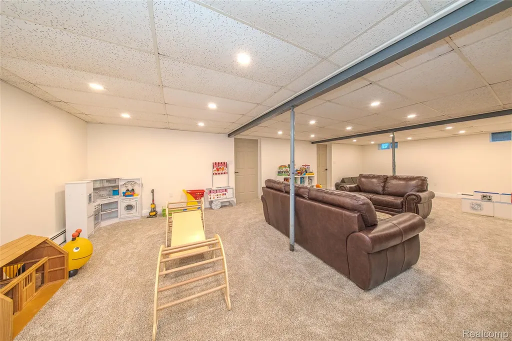 24567 Westmoreland Drive Farmington Hills City MI 48336