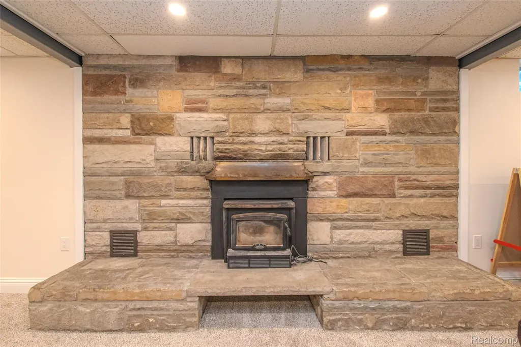 24567 Westmoreland Drive Farmington Hills City MI 48336