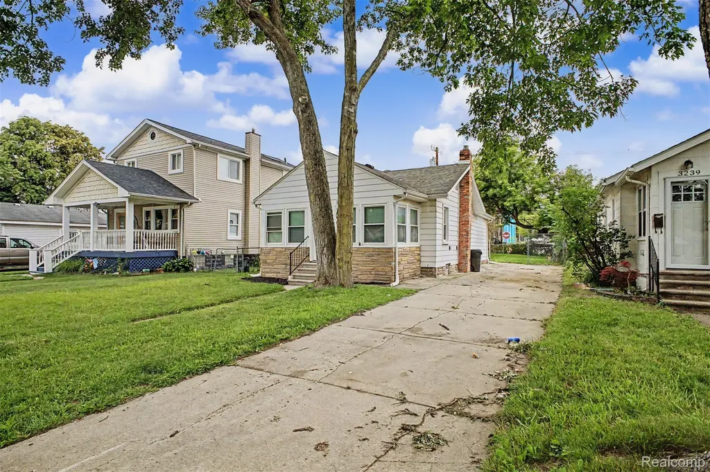 3231 Mcdowell Street Ferndale City MI 48220