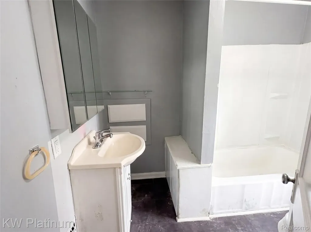 114 W Hamilton Avenue Flint City MI 48503