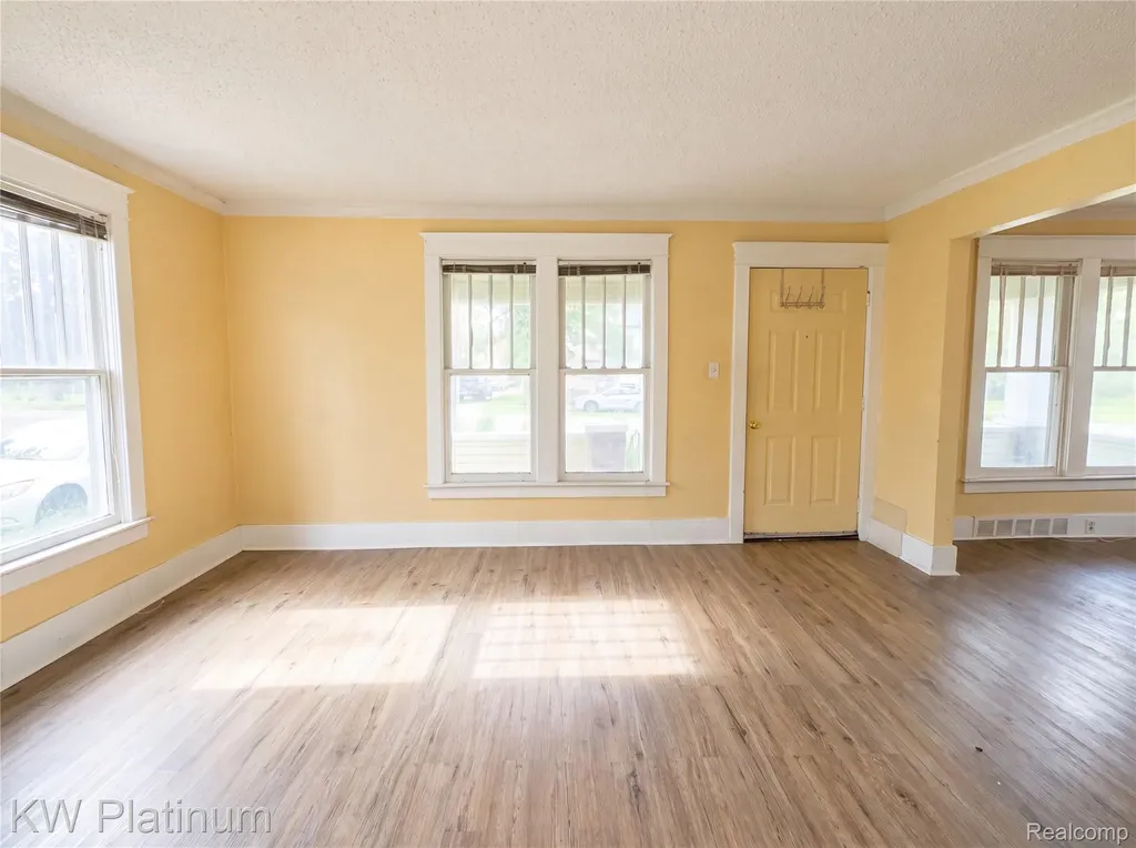 114 W Hamilton Avenue Flint City MI 48503
