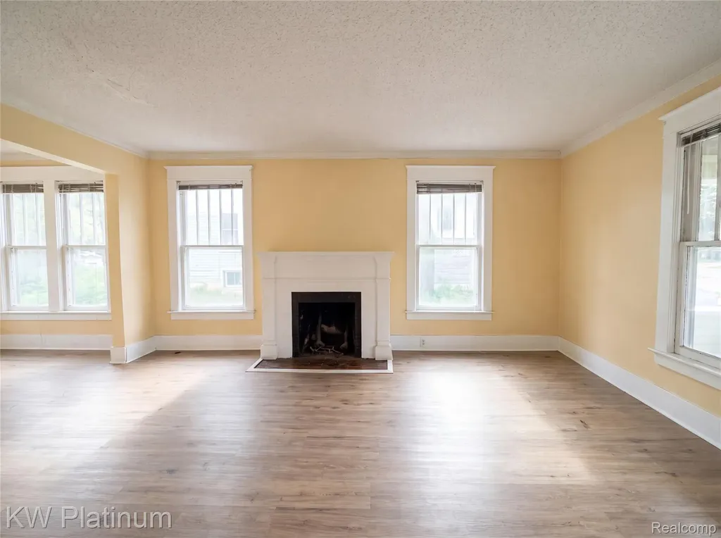 114 W Hamilton Avenue Flint City MI 48503