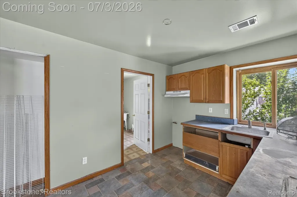 34637 Fairchild Street Westland City MI 48186