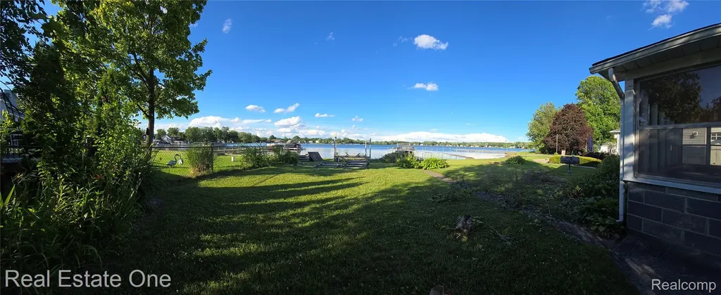 9743 Beverly Drive Hamburg Township MI 48143