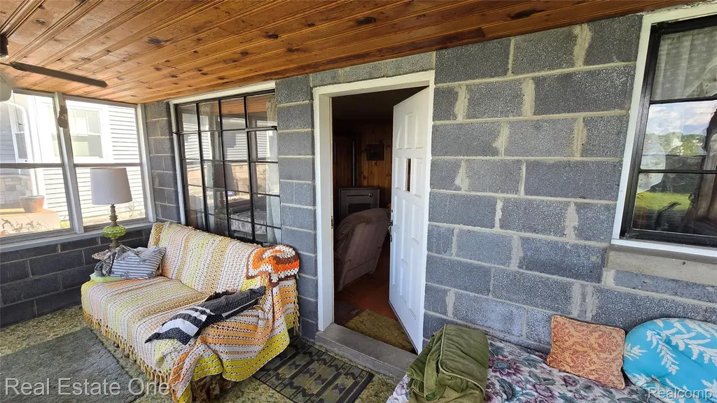 9743 Beverly Drive Hamburg Township MI 48143