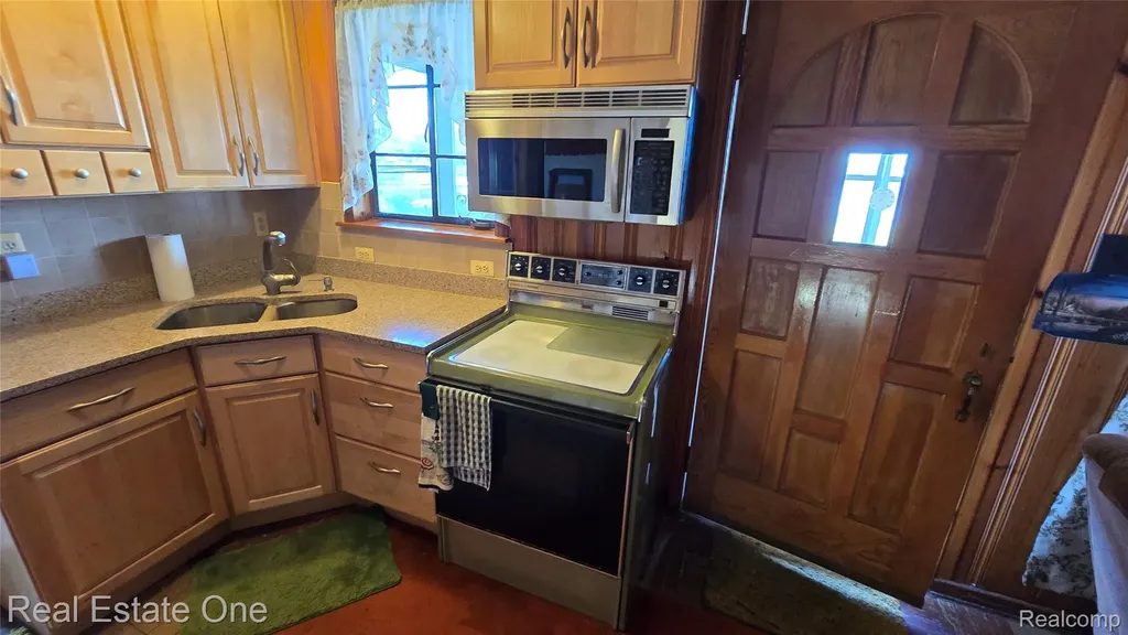 9743 Beverly Drive Hamburg Township MI 48143