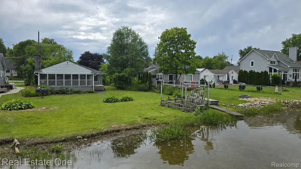 9743 Beverly Drive Hamburg Township MI 48143