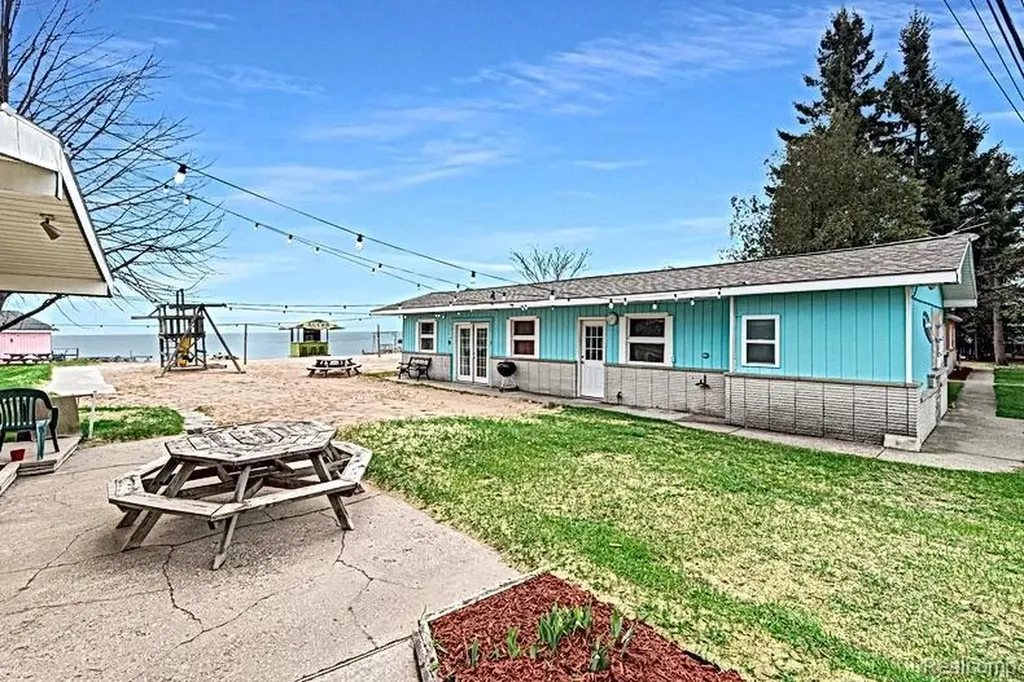 3358 N Us Highway 23 Au Sable Charter Township MI 48750