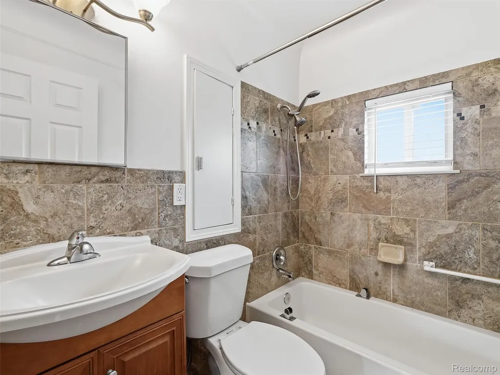 18844 Marquette Street Roseville City MI 48066