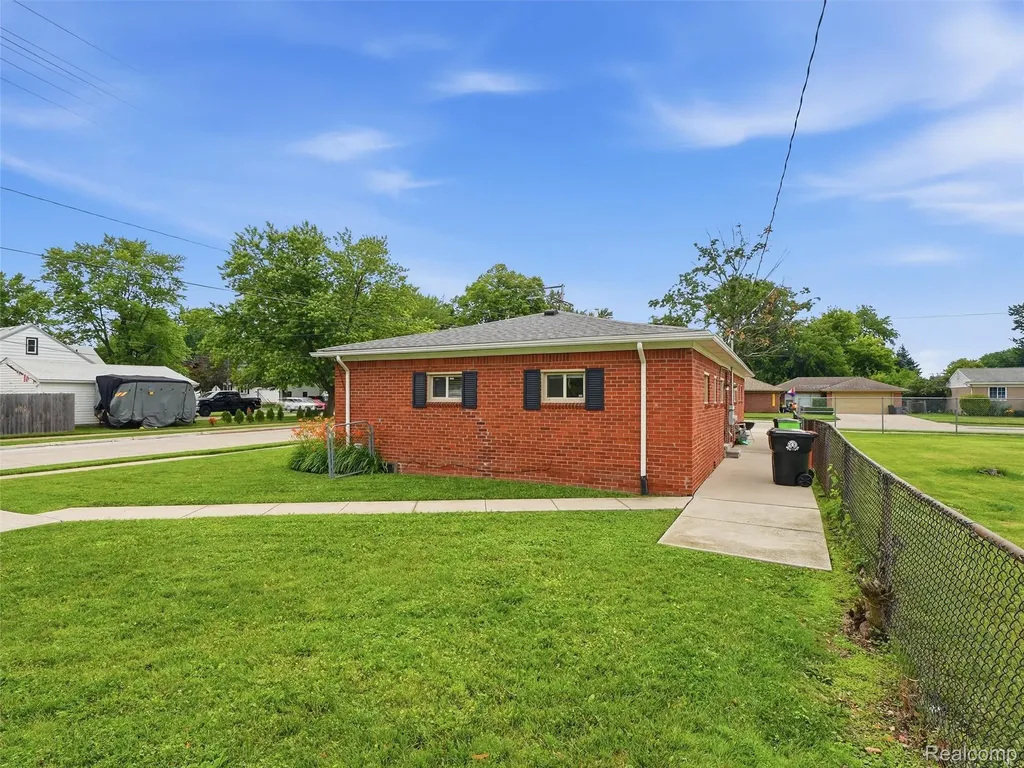 18844 Marquette Street Roseville City MI 48066