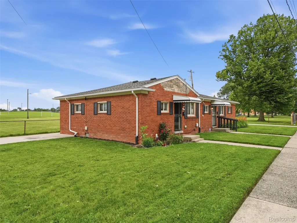 18844 Marquette Street Roseville City MI 48066