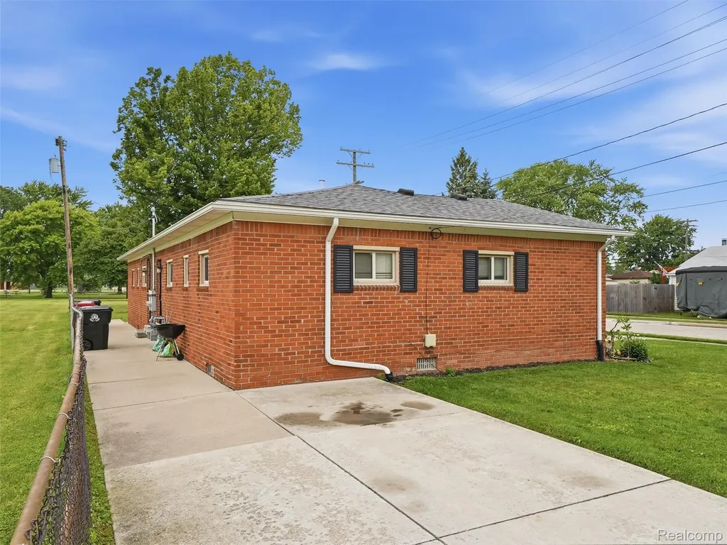 18844 Marquette Street Roseville City MI 48066
