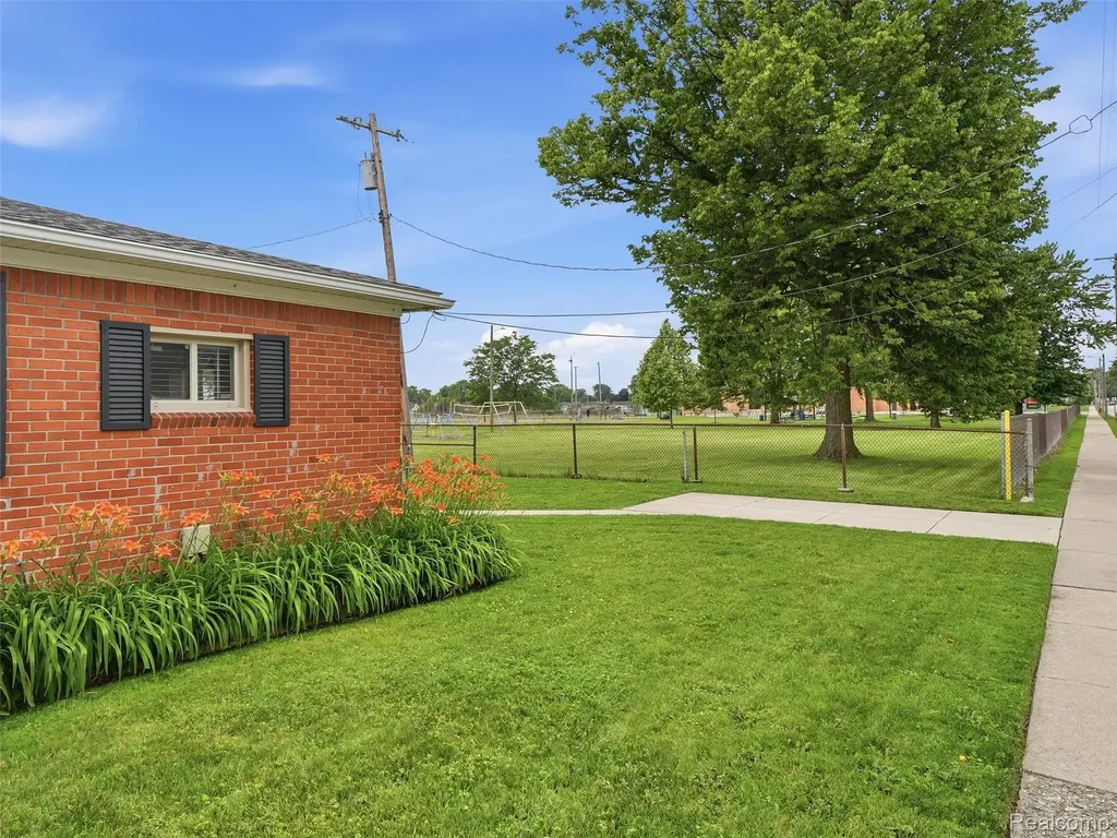 18844 Marquette Street Roseville City MI 48066