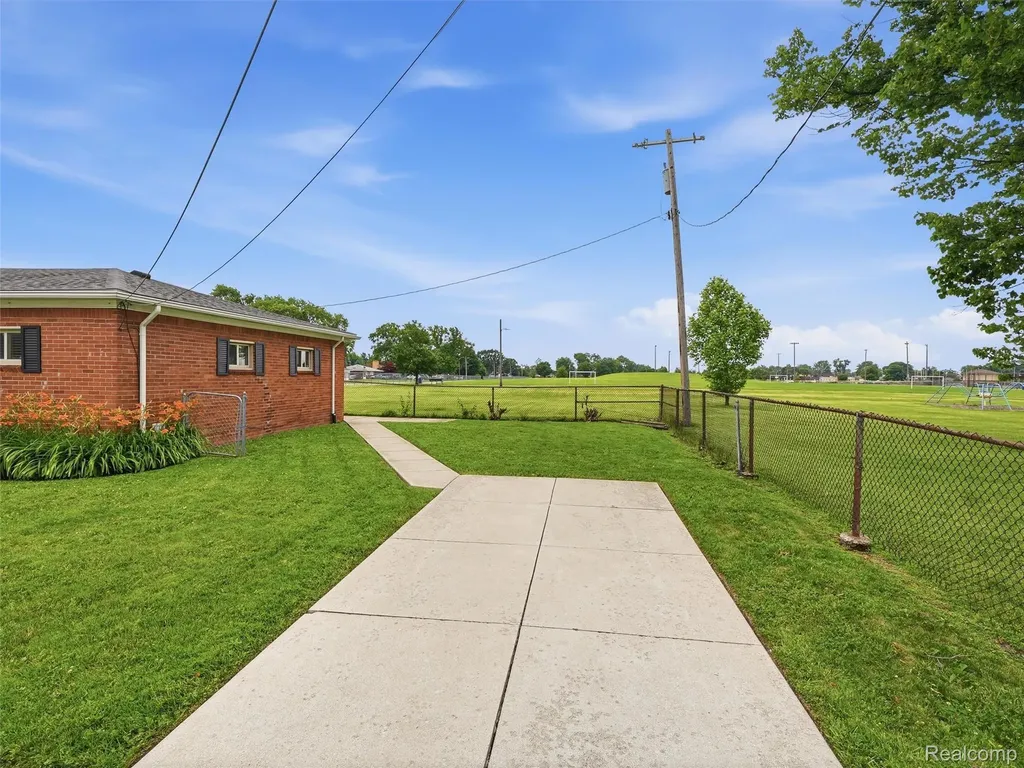 18844 Marquette Street Roseville City MI 48066