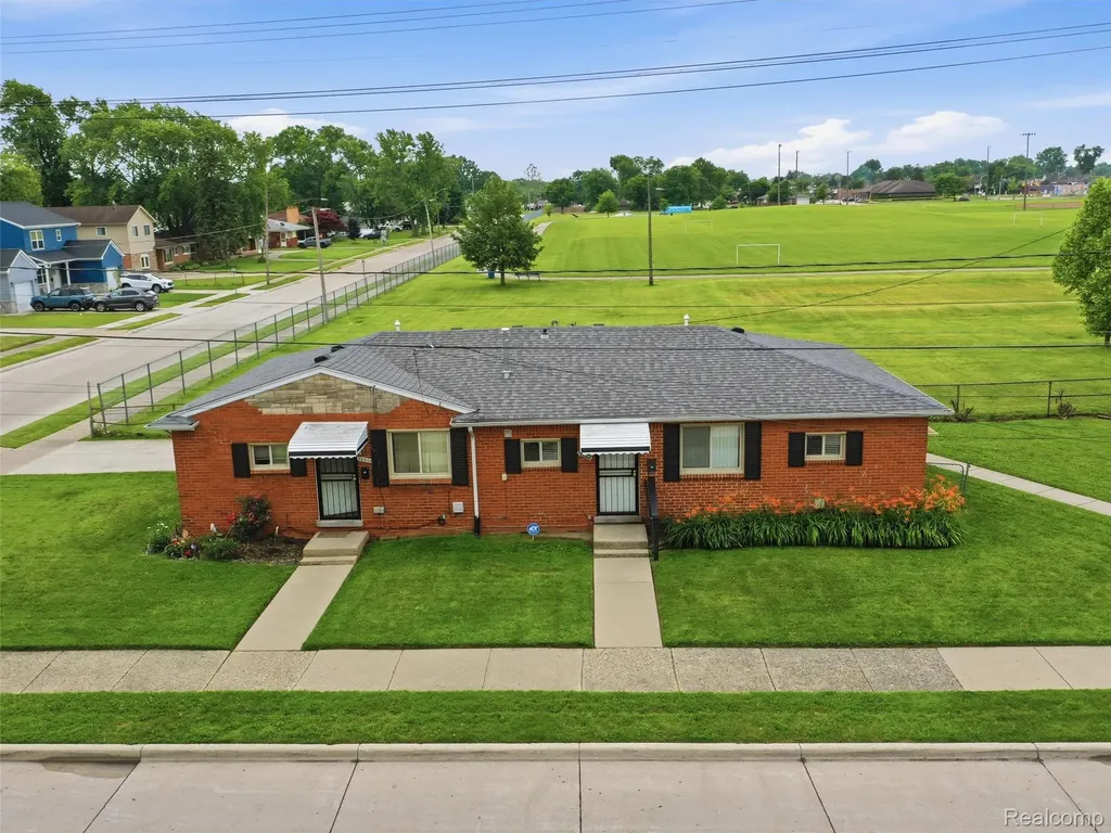 18844 Marquette Street Roseville City MI 48066